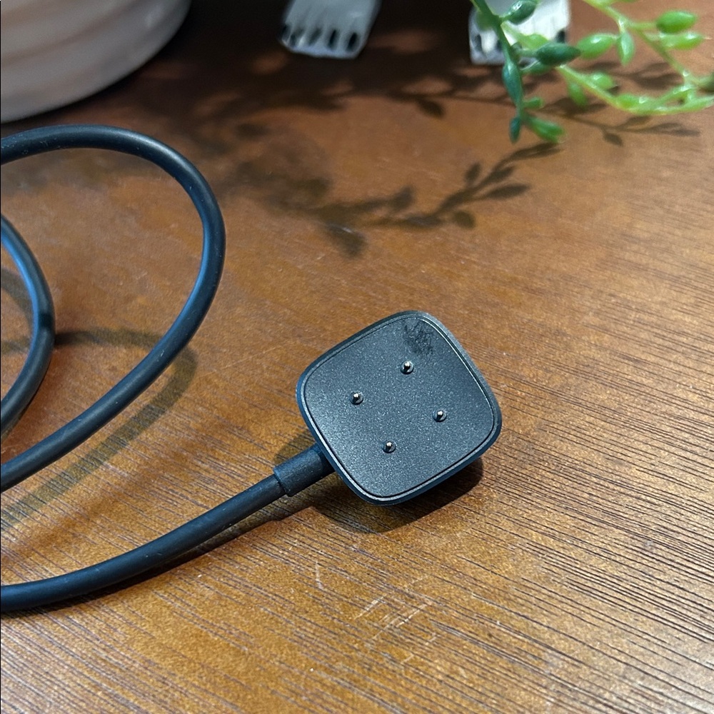 FitBit USB Charging Cable - Picture 2 of 4